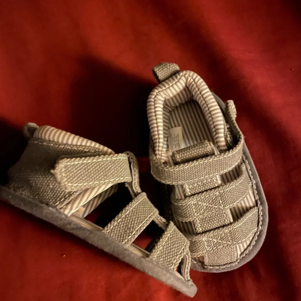 STEPPING STONES SOFT BOTTOM VELCRO STRAP SHOES FOR BABY BOYS GRAY SIZE:2(3-6M)